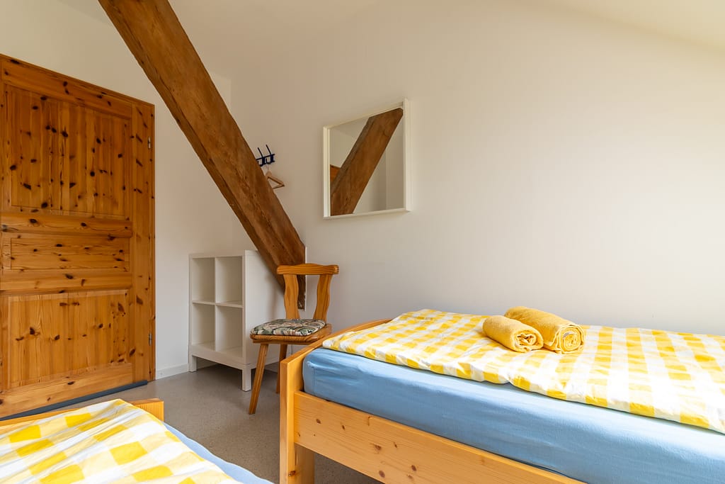 Schlafbereich Gästezimmer 4, Boje
Doppelzimmer Greetsiel – Gästezimmer 4 Boje mit zwei Einzelbetten