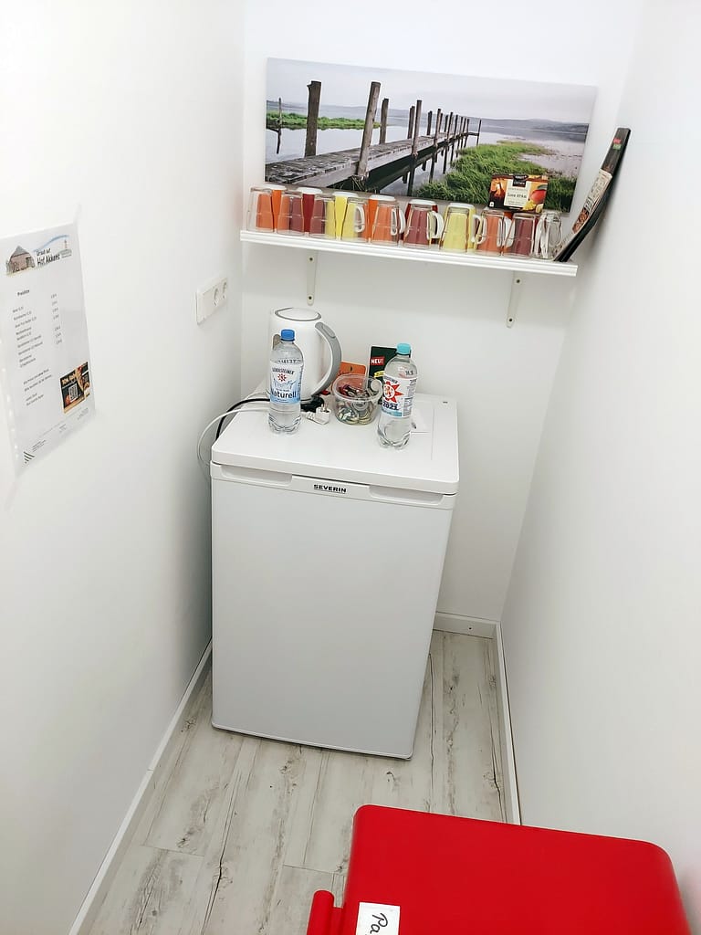 Teeküche und Getränkekühlschrank
