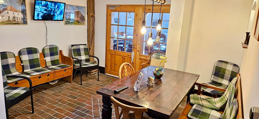 TV und Fernsehn im Aufenthaltsraum, Scheune